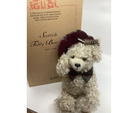Steiff Scottish 02845 blonde teddy bear 2001 30cm 2845/3000 made in 1999.. ( 1 + box)