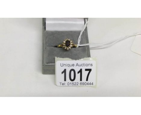 A 9ct gold ring set diamond cluster, size V