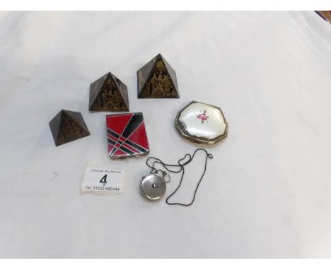 A silver rimmed measure, a Deco match case, 3 metal pyramids and an elgin compact