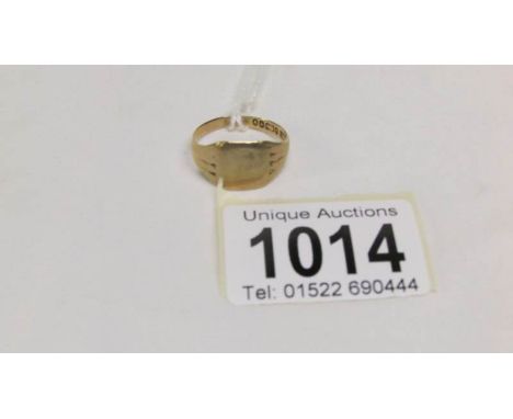 A 9ct gold signet ring size U