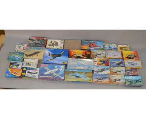 Good lot of assorted model kits including Airfix, Tamiya and Fujimi examples. Various scales and themes.