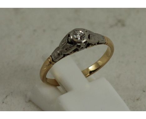 18ct gold platinum set solitaire diamond ring size: O 