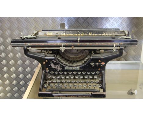 An old typewriter 
