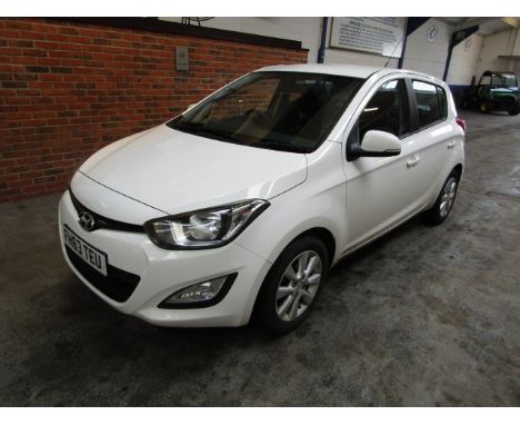 Make &amp; Model: Hyundai I20 ActiveDate of Reg: FH63 TEUColour: Whitecc: 1248MoT: 06-02-2021Fuel Type: PETROLMileage: 95kTra