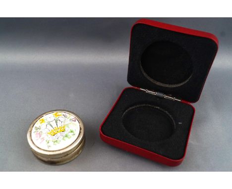 A silver and enamel plaque set 1981 Royal Commemorative round box, with the flowers of the Union, London 1981, 5cm wide, 28 g