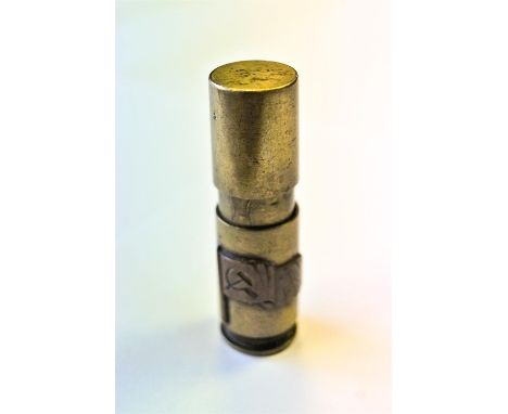 Trench art : a lighter from a brass cartridge case applied with a brass pennant engraved with the hammer and sickle, 7cm high