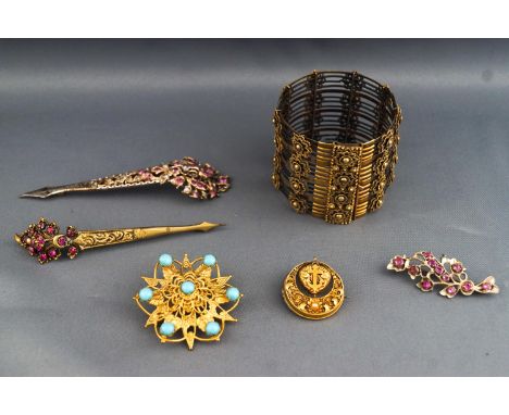 A collection of costume Jewellery to include two hair pins, three brooches and a wide wire/gold plated bangle. Gross weight: 