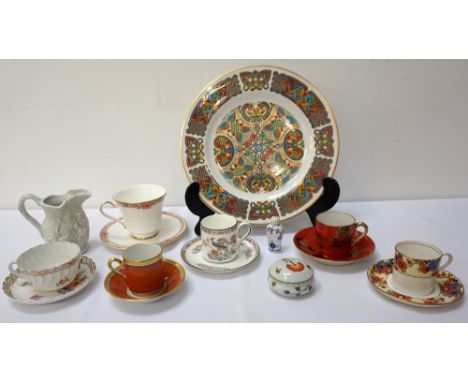 MIXED SELECTION OF PORCELAINincluding a Spode Iona and Lindisfarne plate, 16.5cm and 17cm diameters; Wedgwood floral decorate