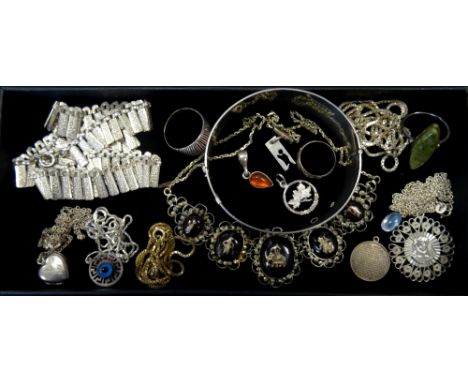 GOOD SELECTION OF SILVER AND OTHER JEWELLERYincluding an amber pendant in silver mount, a Siamese tortoiseshell effect and si