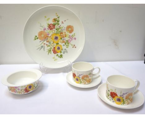 WEDGWOOD SUMMER BOUQUET DINNER AND TEA SERVICEcomprising eighty seven pieces, together with thirty two Wedgwood near matching