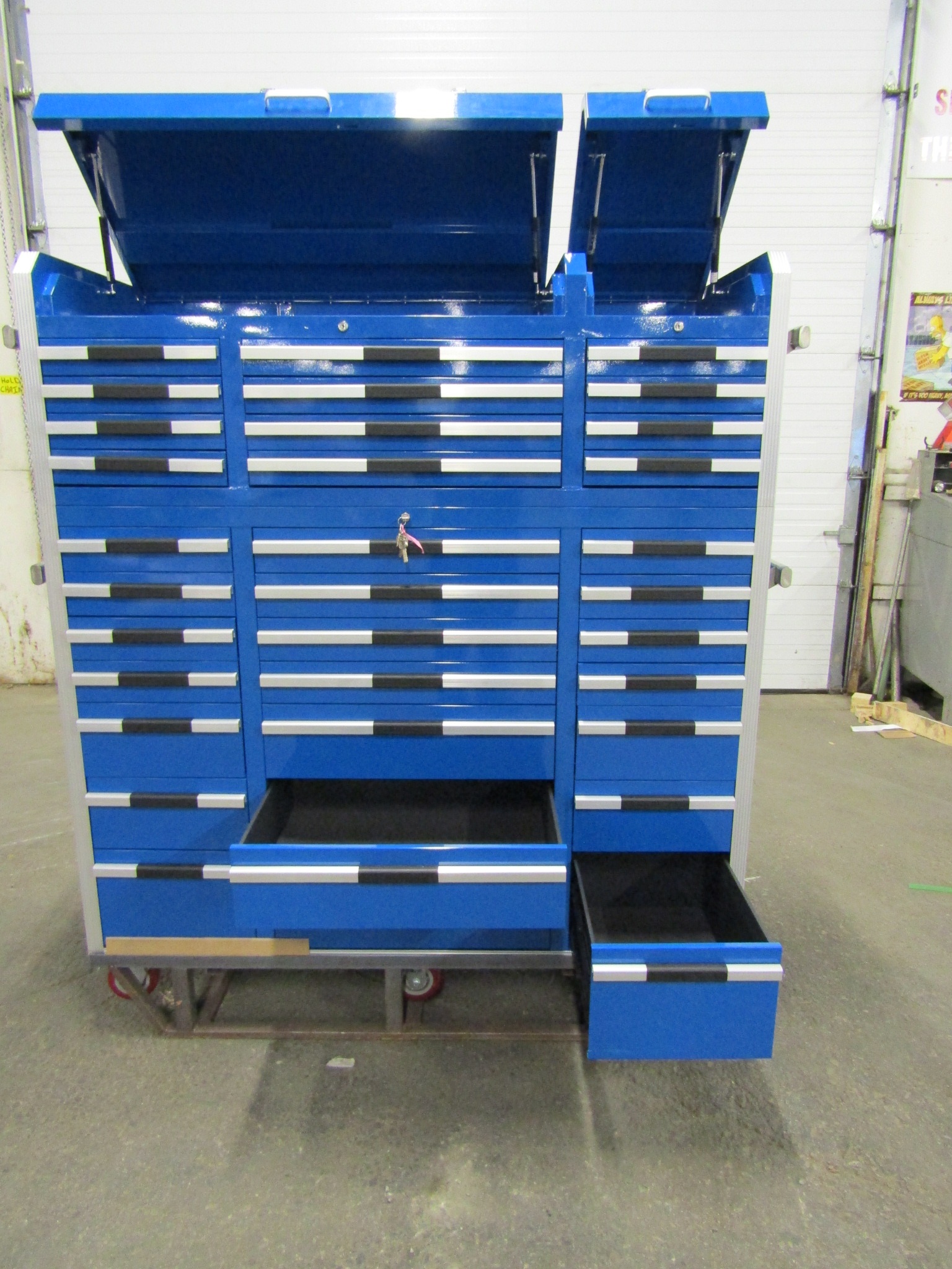 Lista Style Smooth Rolling Mechanic with 33 Drawers complete