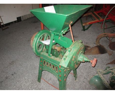 'WREKIN SUPREME', JAMES DAY LTD, WELLINGTON, SHROPSHIRE - corn grinder
