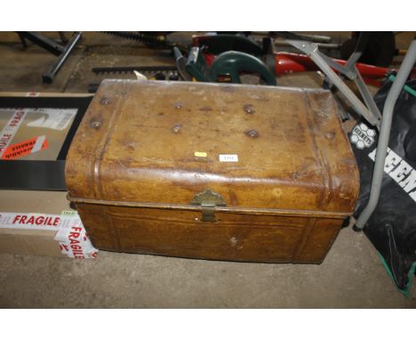 A vintage metal trunk containing mid-Century Thomas dinner and tea ware 