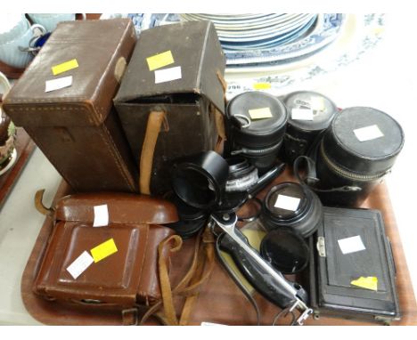 Parcel of vintage cameras & equipment including a cased Akonta