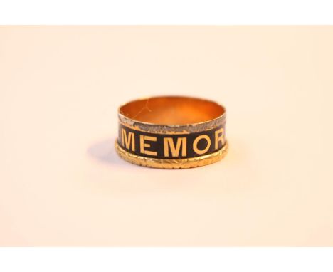 Georgian 18ct Gold Mourning ring 'In Memory of' in Black enamel and rope border size S. 4.3g total weight 