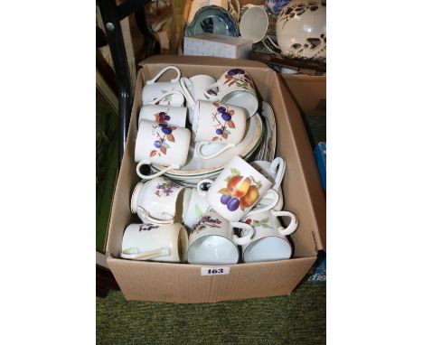 Royal Worcester Evesham Vale pattern collection of Dinner ware 