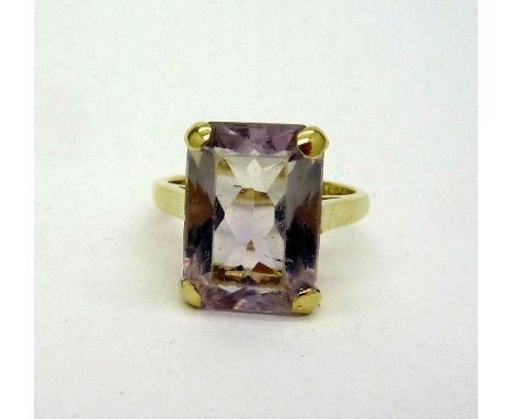 A 9ct gold and amethyst ring, weight 4.7g, size M