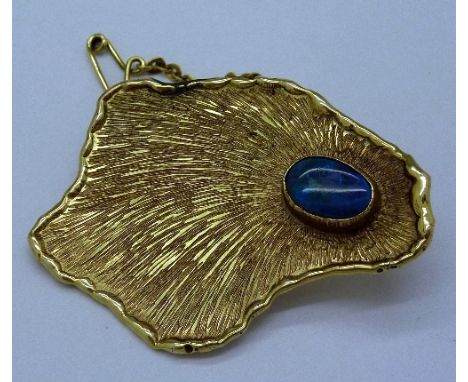 A gold brooch set with opal, hallmark worn, 13.9g