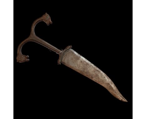 Rarely shaped dagger from Central India, 18th century. The completely forged steel handle is decorated with two carved heads 