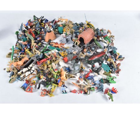 A QUANTITY OF ASSORTED PLASTIC SOLDIER AND OTHER FIGURES, all in playworn condition with some repainted figures, to include B