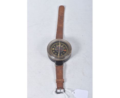 WWII ERA LUFTWAFFE AK39 PILOTS WRIST COMPASS, it is in good working order and on the reverse it has ' Armband Kompas Baumuste