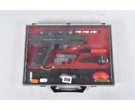 A DE LUXE TOPPER TOYS MULTI-PISTOL 09 GUN SET, missing Barrel Extension, one short and three long bullets, but otherwise appe