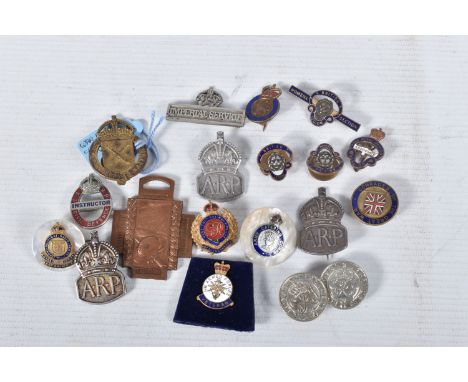 Great Newton, MA Pair of Police Badges: 1930s Wallet Badge & 1965  Retirement Badge with Wallet: Flying Tiger Antiques Online Store