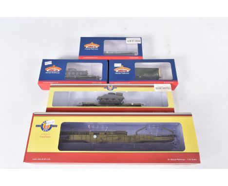 A BOXED OXFORD RAIL OO GAUGE WWII RAILGUN, 'H.M.G. GLADIATOR', No.OR76BOOM02, with a boxed Oxford Rail OO gauge KWA War well 