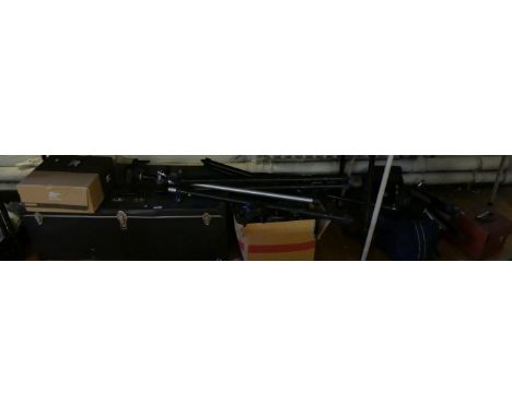Photographic/lighting interest - a quantity of various studio lamps and accompanying tripods 