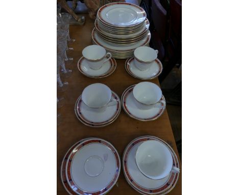 A quantity of Royal Worcester Beaufort tea and dinner wares 