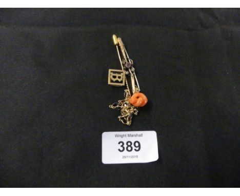 A selection of jewelleryTo include a coral stick pin, a garnet bracelet, a bar brooch and a B pendant. 