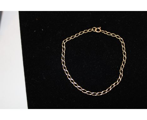 A 9ct gold curb chain bracelet 