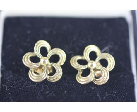 A collection of jewellery, to include; a pair of 18ct yellow gold knot design earrings 3gms, a pair of flower head 9ct yellow