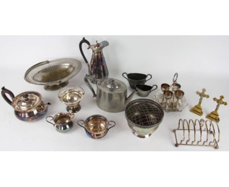An Edwardian silver plated three piece bachelors tea set; an egg cruet; a six division toast rack and other plated wares (qty
