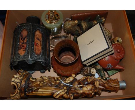 Mixed lot to include; onyx table cigarette lighter, reproduction figures, Chinese style caddy etc 