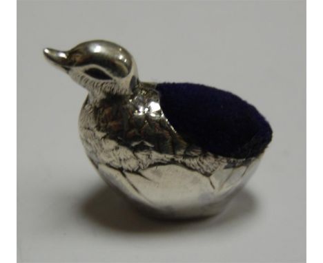 An Edwardian silver miniature pin cushion in the form of a nesting bird, maker JT&S, Birmingham assays