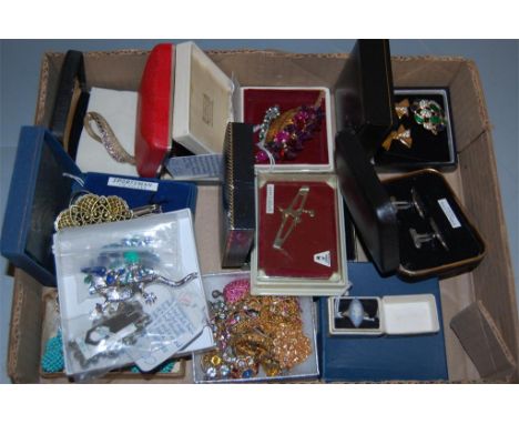 Mixed lot of Art Deco and later costume and other jewellery to include; Andreas Daub rolled gold and pearl leaf brooch, gents