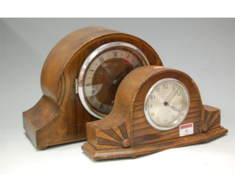 An oak cased mantel clock and a walnut cased striking and chiming mantel clock (2)