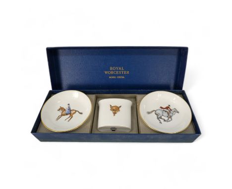A Royal Doulton character plate - 'The Hunting Man', 23cm diameter, together with a boxed set of Royal Worcester hunting them