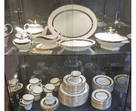 ROYAL DOULTON 'HARLOW' DINNER SERVICE, including fifteen dinner plates and fourteen side plates and tea service. (88 pieces) 