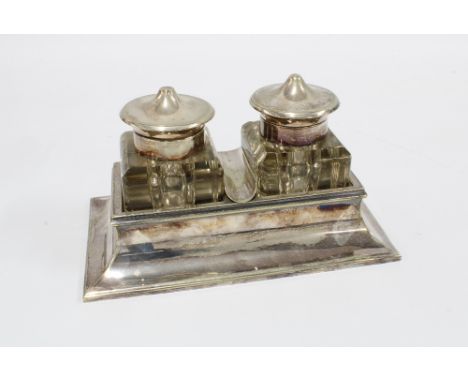 Hukin &amp; Heath silver plated desk inkstand with two clear glass inkwells and pen tray, 18.5cm long 