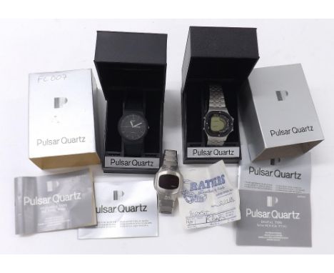 Pulsar analogue solar gentleman's bracelet watch, ref. V103, quartz (boxed with guarantee and instruction booklets, original 