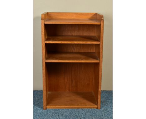 A LATE 20TH CENTURY OAK MOUSEMAN BEDSIDE BOOKCASE BY ROBERT THOMPSON OF KILBURN, with a raised upstand above two fixed shelve