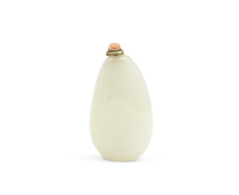 A WHITE JADE 'PEBBLE' SNUFF BOTTLEQing DynastyThe even white stone well hollowed and worked to a naturalistic smooth pebble f
