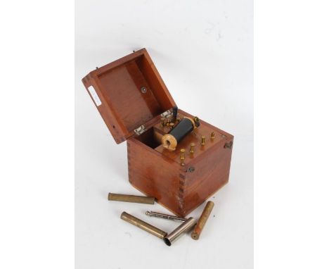 K Schall coil with a dry cell housed within a wooden case with carrying handle, 18cm high 13cm deep
