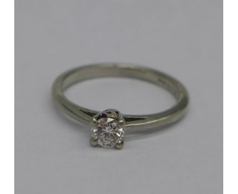 A platinum and diamond ring, 3.1g, K