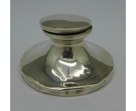 A silver inkwell, lacking liner, Birmingham 1921
