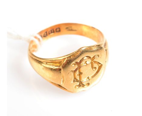 An 18ct. gold Chester hall marked signet ring, 6.5 g.