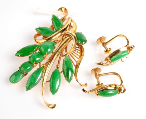 A 14ct. gold jade spray brooch and a pair of matching earrings, Hong Kong retailers box.