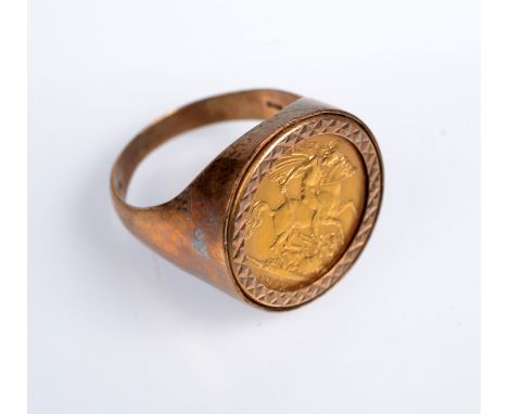 A George V half sovereign 1912 in 9ct. gold ring mount, 9.7g.